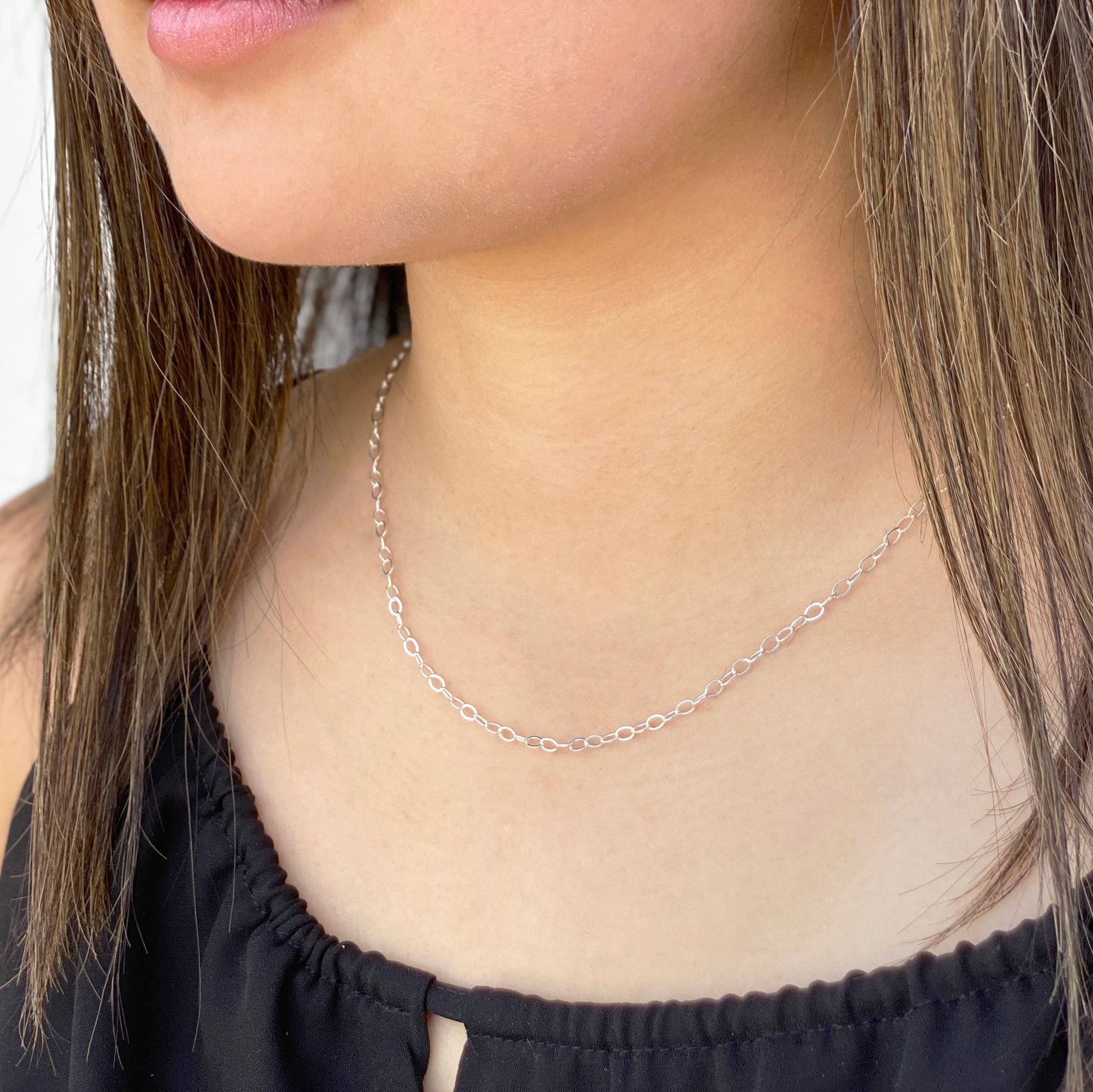 women wearing a silver cable chain necklace with 2.8 mm width links